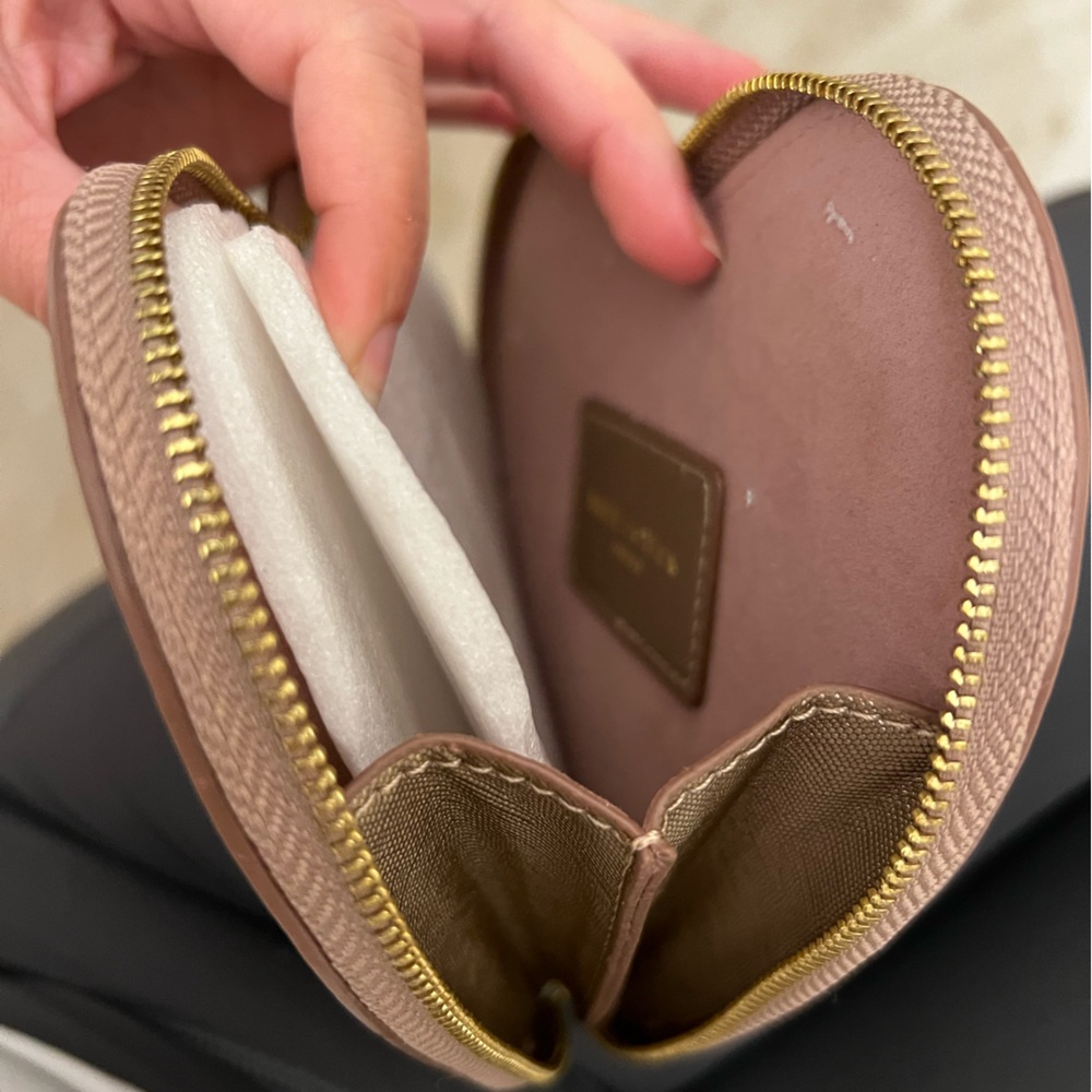 Katie Loxton Gold Heart Shaped Wristlet - Picture 6 of 10